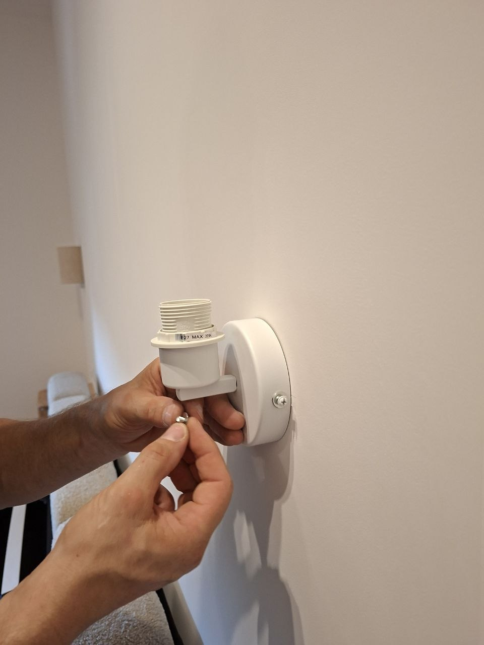 Collegamento e installazione applique